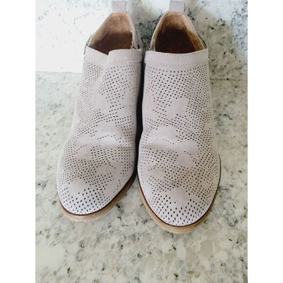 Sonoma Vitalize Ortholite 7 Laser Cut Cut Out Tan Pointed‎ Toe Ankle Bootie NEW - Picture 9 of 10